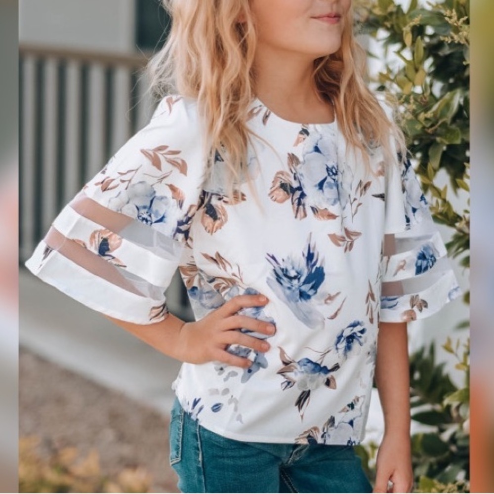 A Chic Tea Time Mesh Inset Blouse - Picture 5 of 7